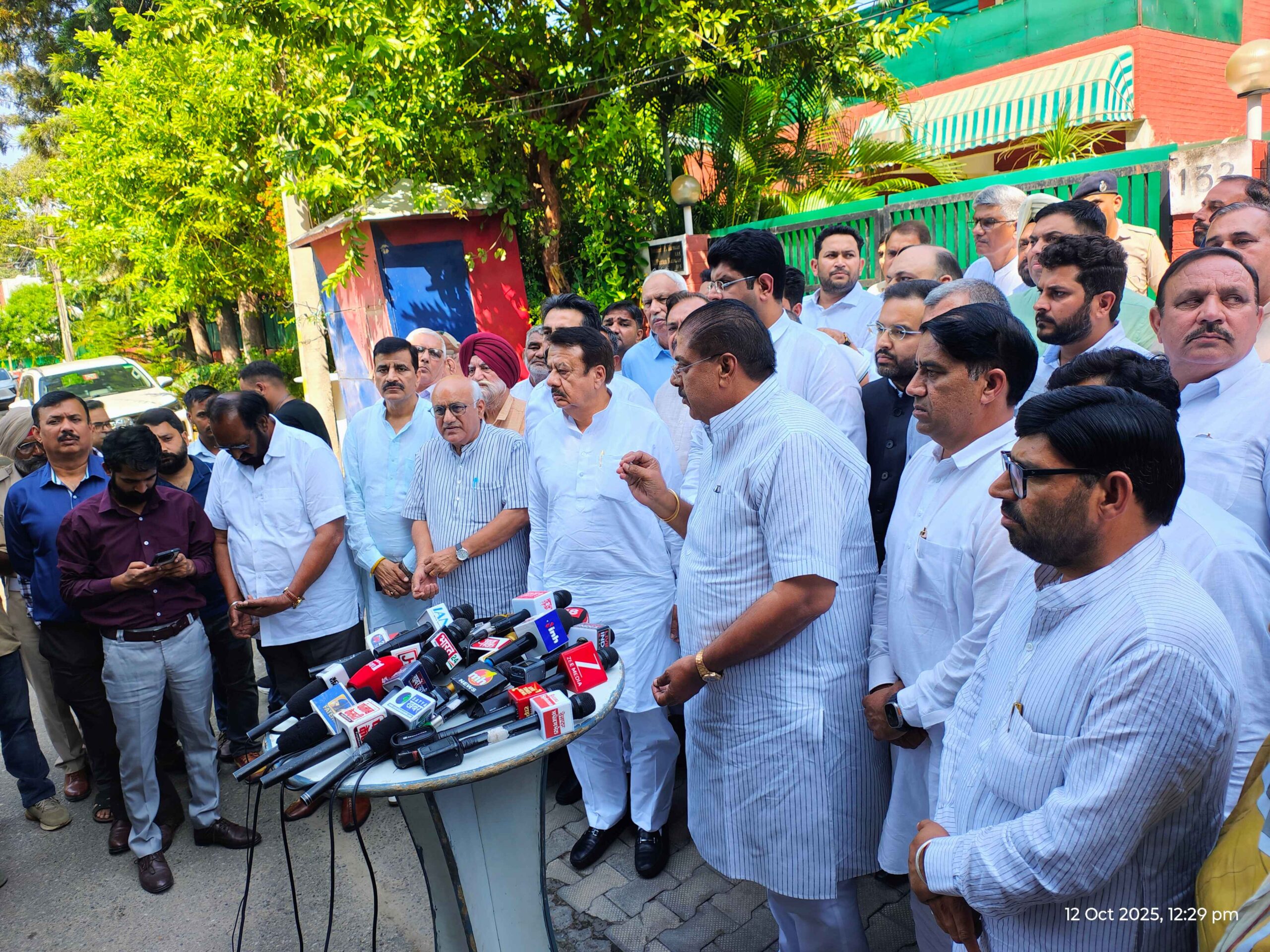 ਅਜੈ ਚੌਟਾਲਾ ਵੱਲੋਂ ਐਸ.ਪੀ. ਅਤੇ ਡੀ.ਜੀ.ਪੀ. ਦੀ ਗ੍ਰਿਫ਼ਤਾਰੀ ਦੀ ਮੰਗ