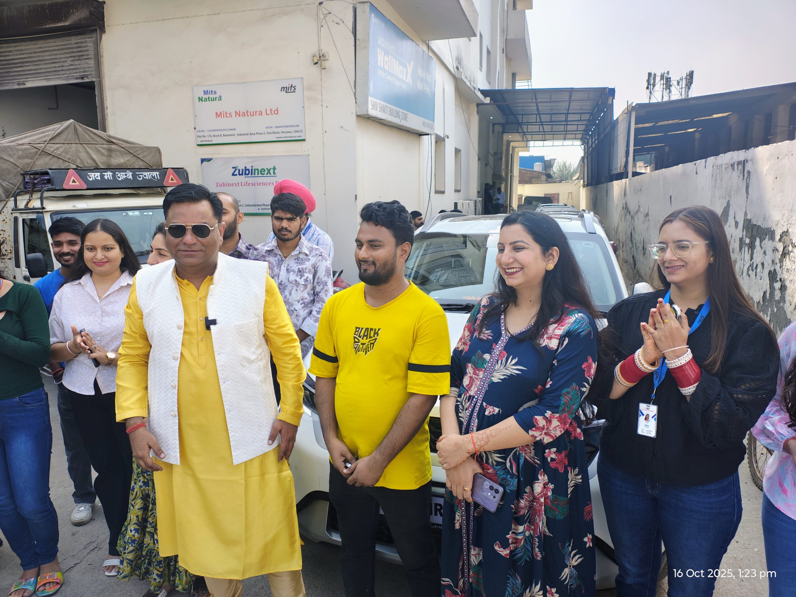 ਇਸ ਦੀਵਾਲੀ ‘ਤੇ ਚੰਡੀਗੜ੍ਹ ਦੇ 51 ਕਰਮਚਾਰੀਆਂ ਨੂੰ ਕਾਰਾਂ ਦੇ ਤੋਹਫ਼ੇ ਮਿਲੇ: SUV ਅਤੇ ਸਕਾਰਪੀਓ ਸ਼ਾਮਲ; ਮਾਲਕ 13 ਸਾਲ ਪਹਿਲਾਂ ਦੀਵਾਲੀਆ ਹੋ ਗਿਆ ਸੀ