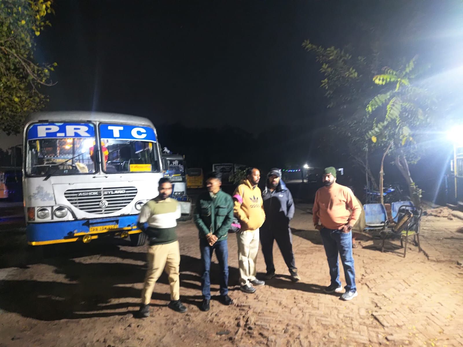 🚨 ਤਾਜ਼ਾ ਖ਼ਬਰ: ਪਨਬੱਸ-ਪੀਆਰਟੀਸੀ ਮੁਲਾਜ਼ਮਾਂ ਦੀ ਫੜੋ-ਫੜੀ ਸ਼ੁਰੂਕੱਲ੍ਹ ਸ਼ਾਮ ਤੋਂ ਹੀ ਪਨਬੱਸ ਅਤੇ ਪੀ.ਆਰ.ਟੀ.ਸੀ. ਦੇ ਕਰਮਚਾਰੀਆਂ ਅਤੇ ਆਗੂਆਂ ਦੀ ਗ੍ਰਿਫਤਾਰੀ ਸ਼ੁਰੂ ਹੋ ਗਈ ਹੈ।