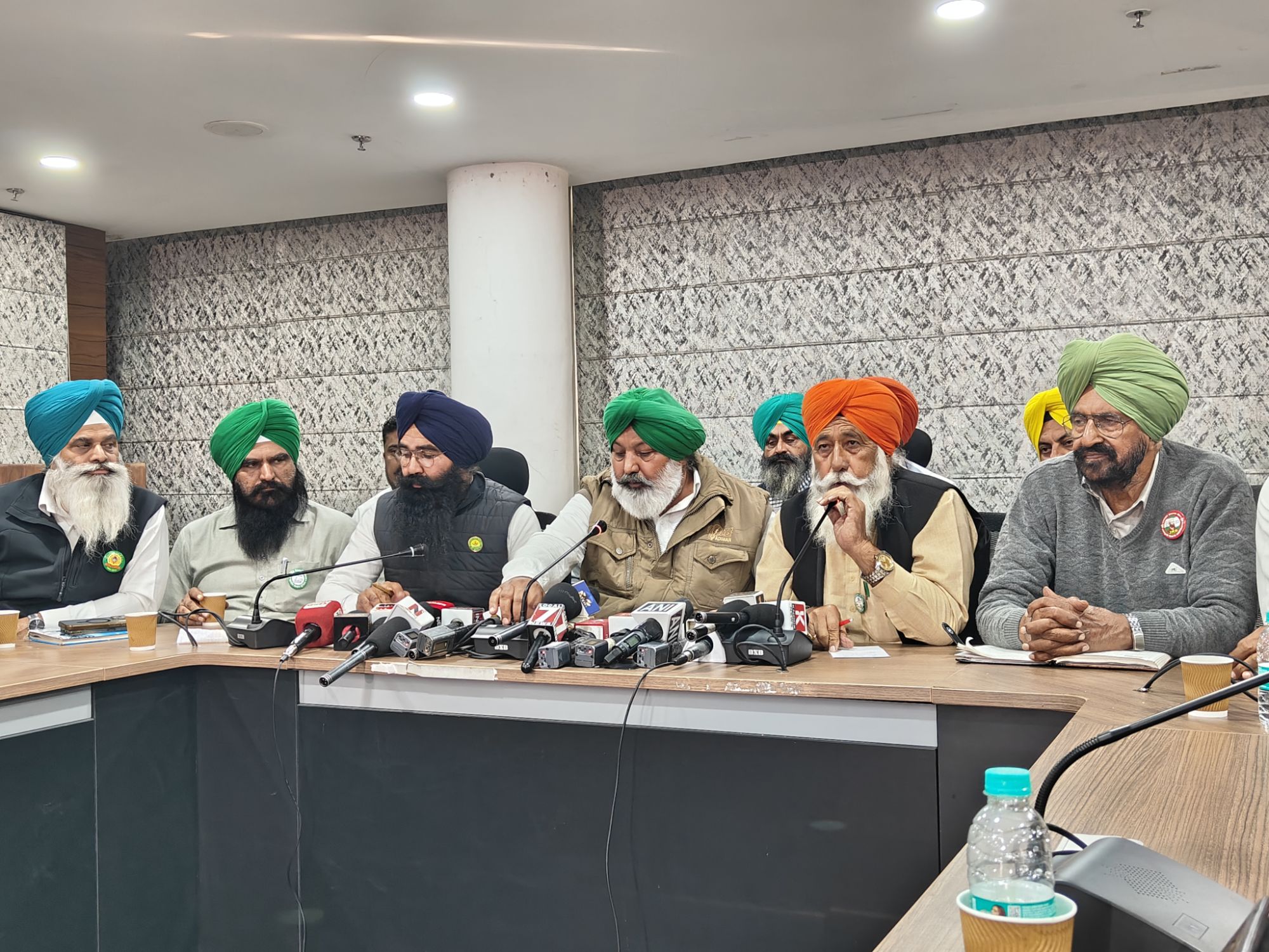 📰 ਸੰਯੁਕਤ ਕਿਸਾਨ ਮੋਰਚਾ ਪੰਜਾਬ ਵੱਲੋਂ 26 ਨਵੰਬਰ ਨੂੰ ਵੱਡਾ ਪ੍ਰਦਰਸ਼ਨ: ਬਿਜਲੀ ਬਿੱਲ ਅਤੇ ਝੋਨੇ ਦੀ ਖ਼ਰੀਦ ‘ਤੇ ਸਰਕਾਰ ਨੂੰ ਘੇਰਨ ਦੀ ਤਿਆਰੀ