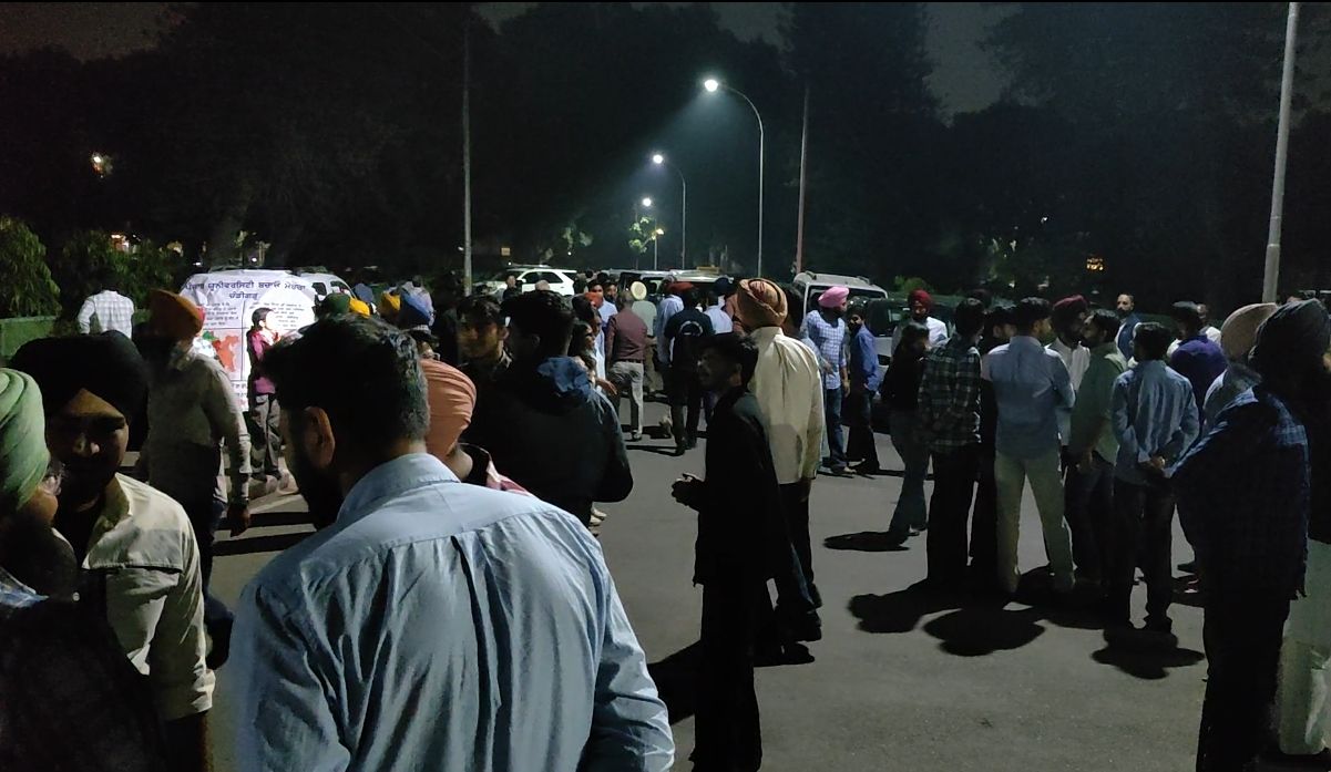 ਕੇਂਦਰ ਝੁਕਿਆ ਵਿਦਿਆਰਥੀਆਂ ਦੀ ਮੰਗ ਅੱਗੇ, ਖੁਸ਼ੀ ਵੀ ਪਰ ਧਰਨਾ ਜਾਰੀ ਰਹੇਗਾ !