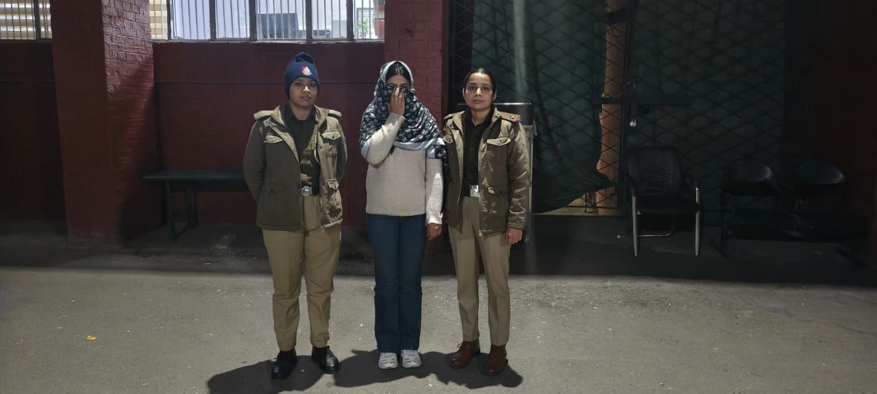 🚨 ਚੰਡੀਗੜ੍ਹ: ਇਮੀਗ੍ਰੇਸ਼ਨ ਧੋਖਾਧੜੀ ਦਾ ਪਰਦਾਫਾਸ਼, ਪੁਲਿਸ ਨੇ ਇੱਕ ਔਰਤ ਨੂੰ ਕੀਤਾ ਗ੍ਰਿਫ਼ਤਾਰ